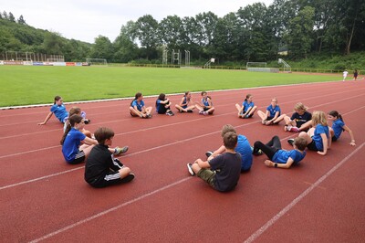 Leichtathletik konz u12 training aufwaermen 01