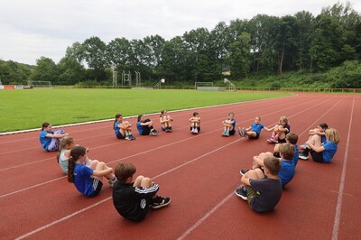 Leichtathletik konz u12 training aufwaermen 03