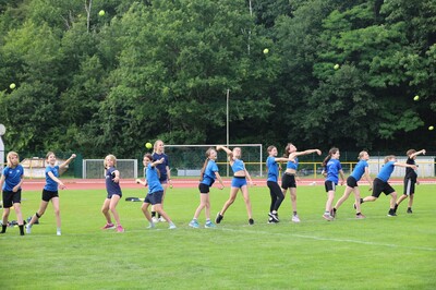 Leichtathletik konz u12 training aufwaermen 06