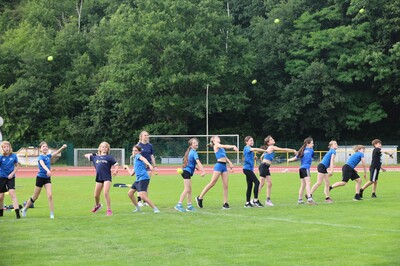 Leichtathletik konz u12 training aufwaermen 07
