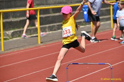 Kinderleichtathletik konz huerden 08