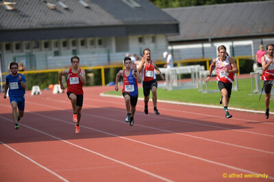Mehrere Aktive rennen in ihren Bahnen über die kurze Distanz beim Walfried-Heinz-Sportfest der TG Konz im Saar-Mosel-Stadion in Konz.
