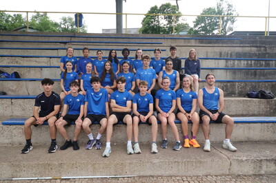 Gruppe U16 der Leichtathleten der TG Konz im Saar-Mosel-Stadion in Konz am 16.06.2026 mit der Trainerin Diana Fröhlich.